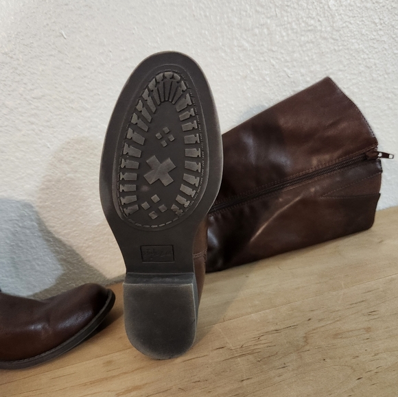 Boots - Picture 3 of 3